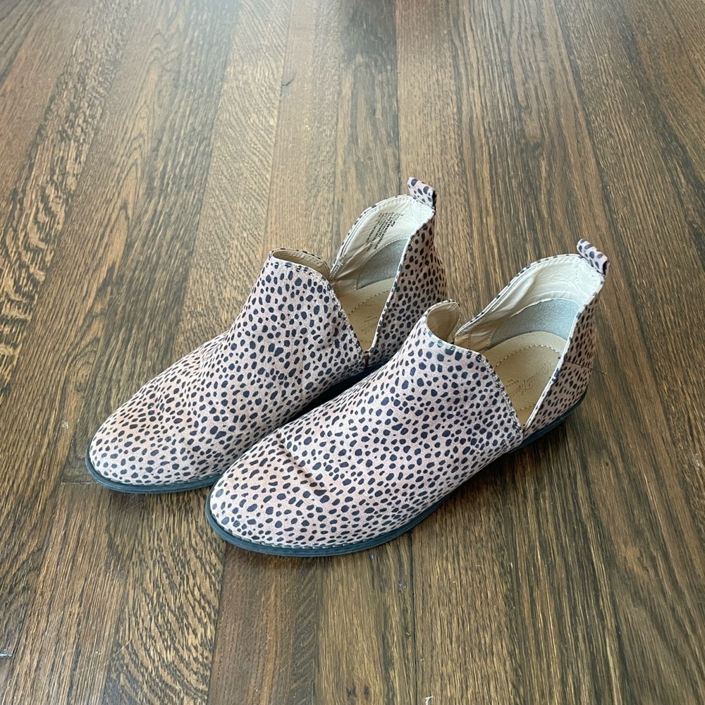Universal thread leopard print ankle boots